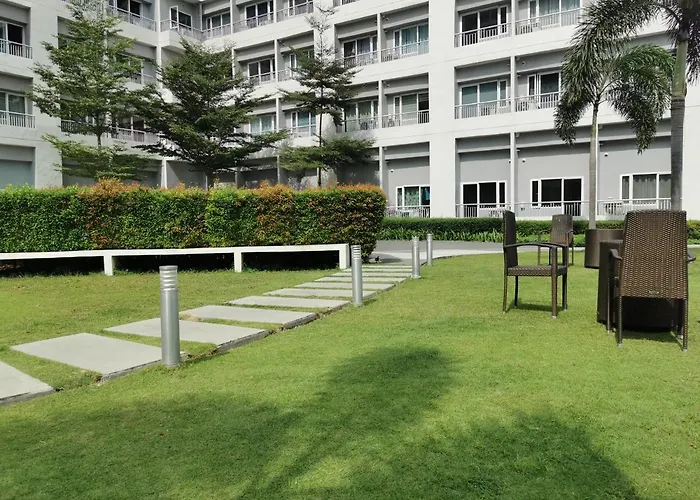 Lot's Pad Nr Bgc Apartment Manila