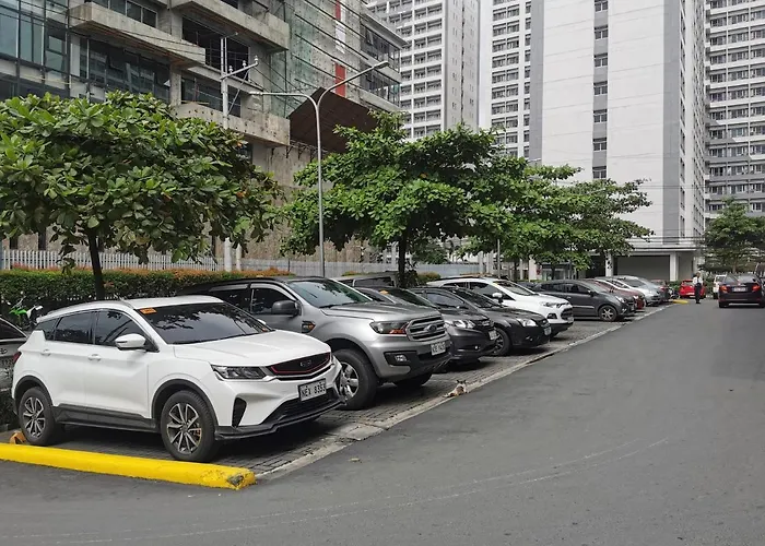 Lot's Pad Nr Bgc Apartment Manila